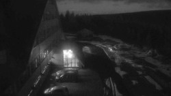 Parkoviště a hlavní vchod