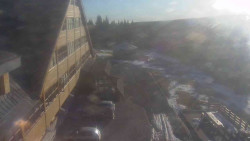 Parkoviště a hlavní vchod