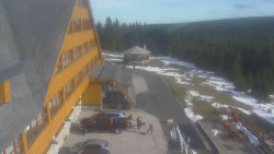 Parkoviště a hlavní vchod