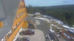 Parkoviště a hlavní vchod