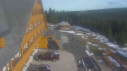 Parkoviště a hlavní vchod