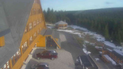 Parkoviště a hlavní vchod