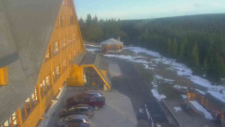 Parkoviště a hlavní vchod