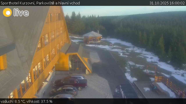 Sporthotel Kurzovní - Parkoviště a hlavní vchod - 31.10.2025 v 16:00 Sporthotel Kurzovní - Parkoviště a hlavní vchod - 31.10.2025 v 16:00