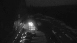 Parkoviště a hlavní vchod