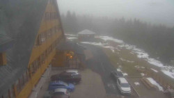 Parkoviště a hlavní vchod