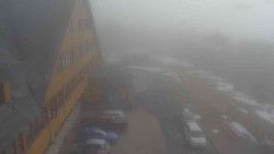 Parkoviště a hlavní vchod