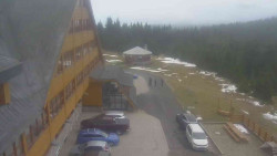 Parkoviště a hlavní vchod