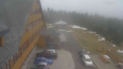 Parkoviště a hlavní vchod