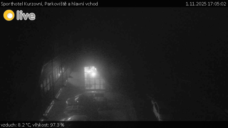 Sporthotel Kurzovní - Parkoviště a hlavní vchod - 1.11.2025 v 17:05 Sporthotel Kurzovní - Parkoviště a hlavní vchod - 1.11.2025 v 17:05