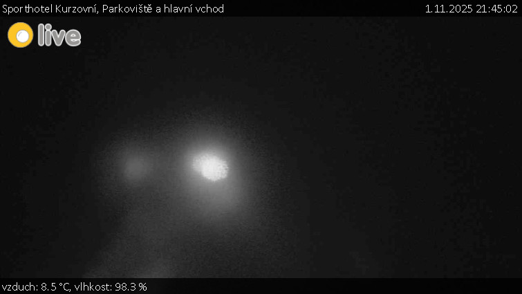 Sporthotel Kurzovní - Parkoviště a hlavní vchod - 1.11.2025 v 21:45 Sporthotel Kurzovní - Parkoviště a hlavní vchod - 1.11.2025 v 21:45