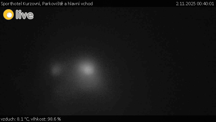 Sporthotel Kurzovní - Parkoviště a hlavní vchod - 2.11.2025 v 00:40 Sporthotel Kurzovní - Parkoviště a hlavní vchod - 2.11.2025 v 00:40