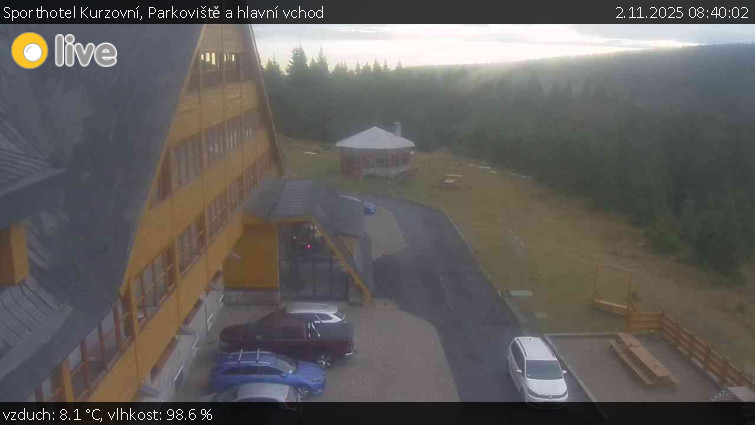 Sporthotel Kurzovní - Parkoviště a hlavní vchod - 2.11.2025 v 08:40 Sporthotel Kurzovní - Parkoviště a hlavní vchod - 2.11.2025 v 08:40