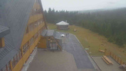 Parkoviště a hlavní vchod