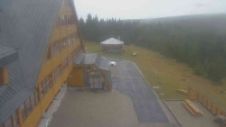 Parkoviště a hlavní vchod