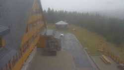 Parkoviště a hlavní vchod