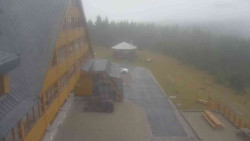 Parkoviště a hlavní vchod