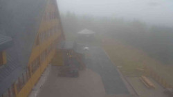 Parkoviště a hlavní vchod