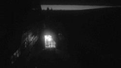 Parkoviště a hlavní vchod