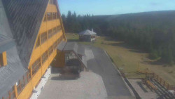 Parkoviště a hlavní vchod