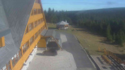 Parkoviště a hlavní vchod