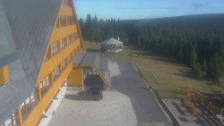 Parkoviště a hlavní vchod