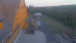 Parkoviště a hlavní vchod