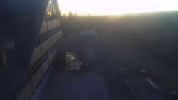 Parkoviště a hlavní vchod