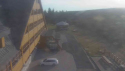 Parkoviště a hlavní vchod