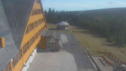 Parkoviště a hlavní vchod