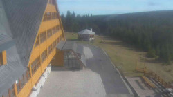 Parkoviště a hlavní vchod