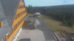 Parkoviště a hlavní vchod