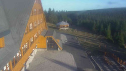 Parkoviště a hlavní vchod