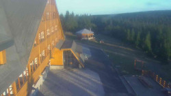 Parkoviště a hlavní vchod