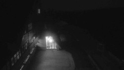 Parkoviště a hlavní vchod