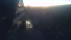 Parkoviště a hlavní vchod