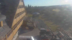 Parkoviště a hlavní vchod