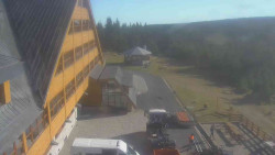 Parkoviště a hlavní vchod