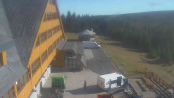 Parkoviště a hlavní vchod