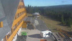 Parkoviště a hlavní vchod