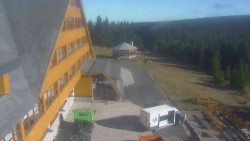 Parkoviště a hlavní vchod