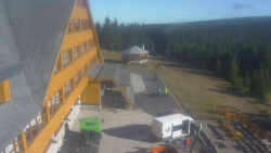 Parkoviště a hlavní vchod