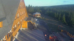 Parkoviště a hlavní vchod