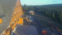 Parkoviště a hlavní vchod