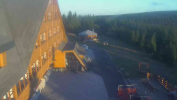 Parkoviště a hlavní vchod