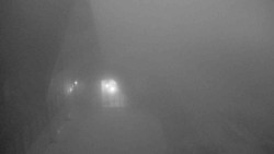 Parkoviště a hlavní vchod