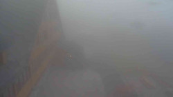 Parkoviště a hlavní vchod