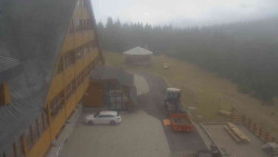 Parkoviště a hlavní vchod