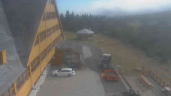 Parkoviště a hlavní vchod