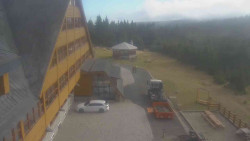 Parkoviště a hlavní vchod